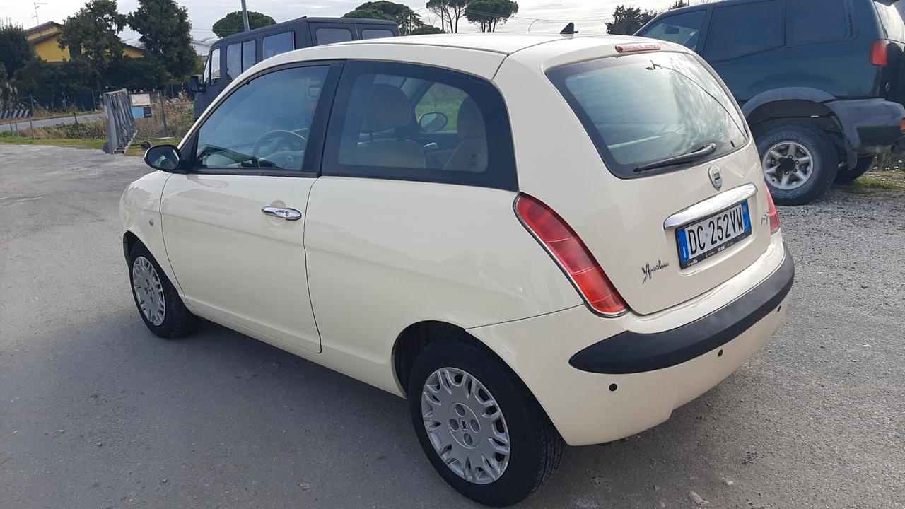 Lancia Ypsilon 1.3 MJT 75 CV Argento