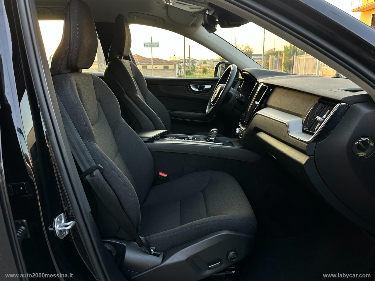 VOLVO XC60 B4 GEARTRONIC MOMENTUM IBRIDO DIESEL/ELETTTICO