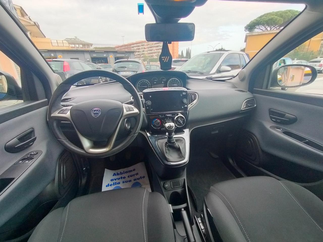 Lancia Ypsilon Hybrid Gold prezzo REALE