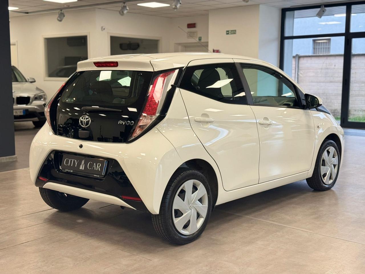 Toyota Aygo 1.0 VVT-i 69 CV 5 porte x-cite