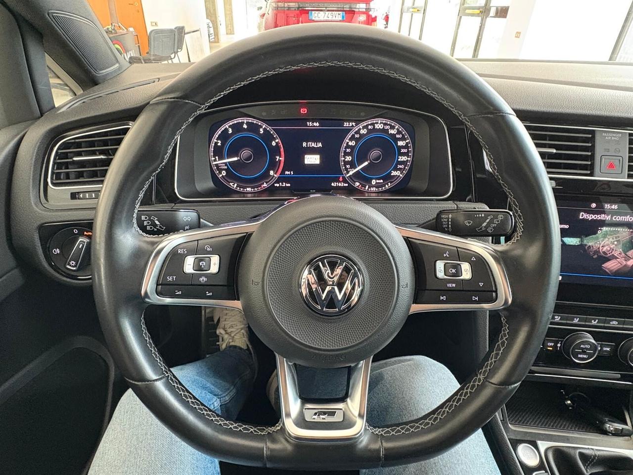Volkswagen Golf 1.5 TSI 5p. R-LINE