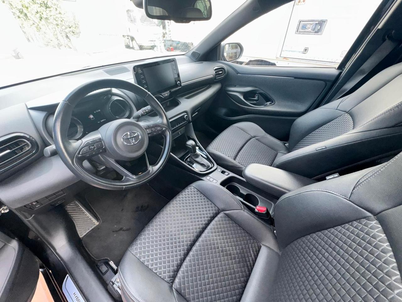 Toyota Yaris 1.5 Hybrid 5 porte Lounge tetto panoramico