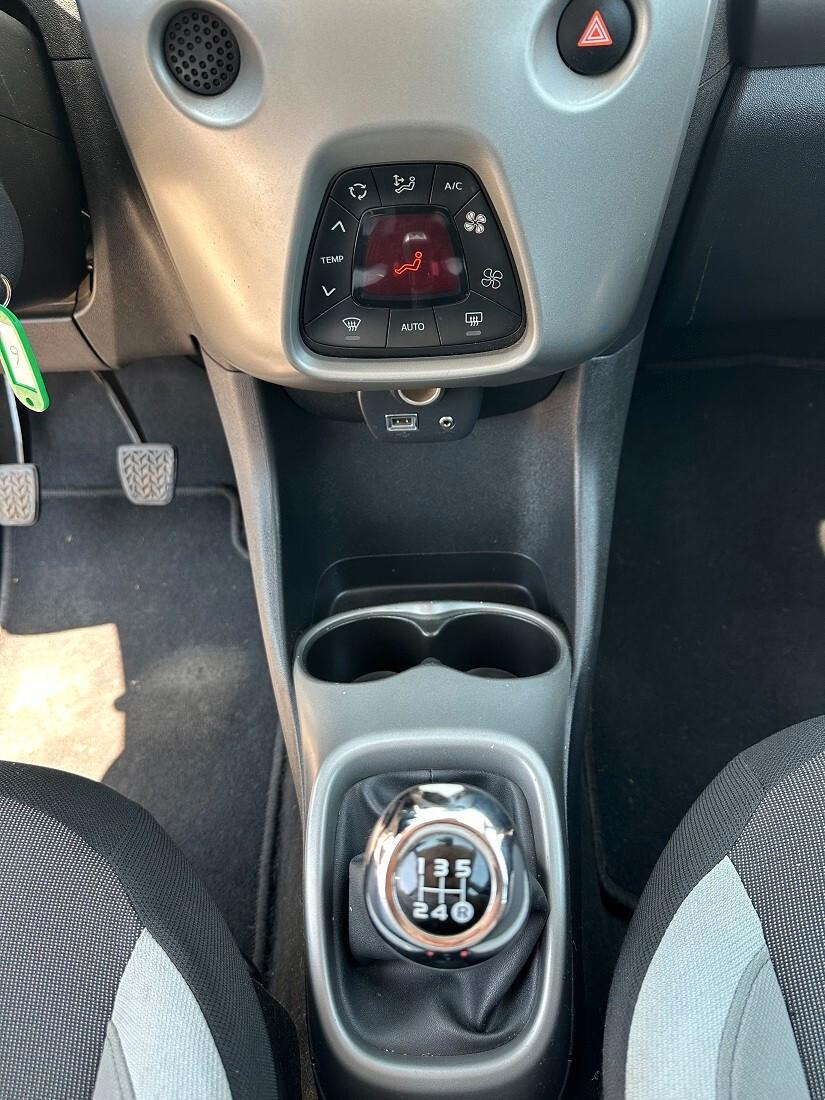 Toyota Aygo 1.0 VVT-i 69 CV 5 porte x-cool TSS