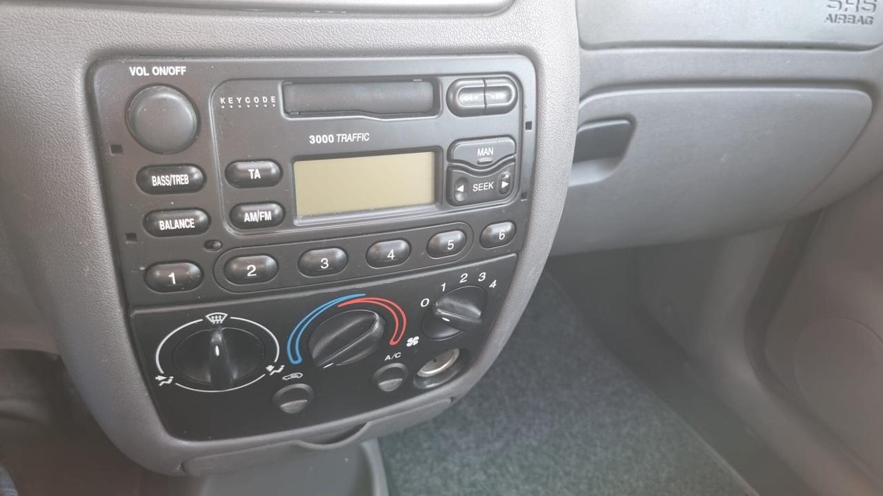 Ford Fiesta 1.2i 16V cat 5 porte Ghia