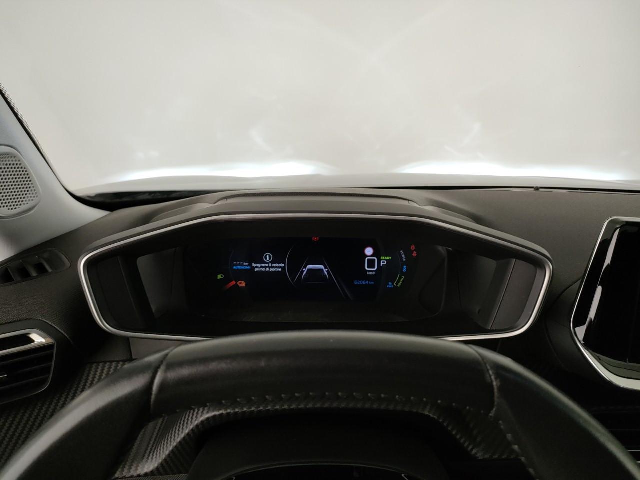 PEUGEOT e-2008 Allure Pack 100kW