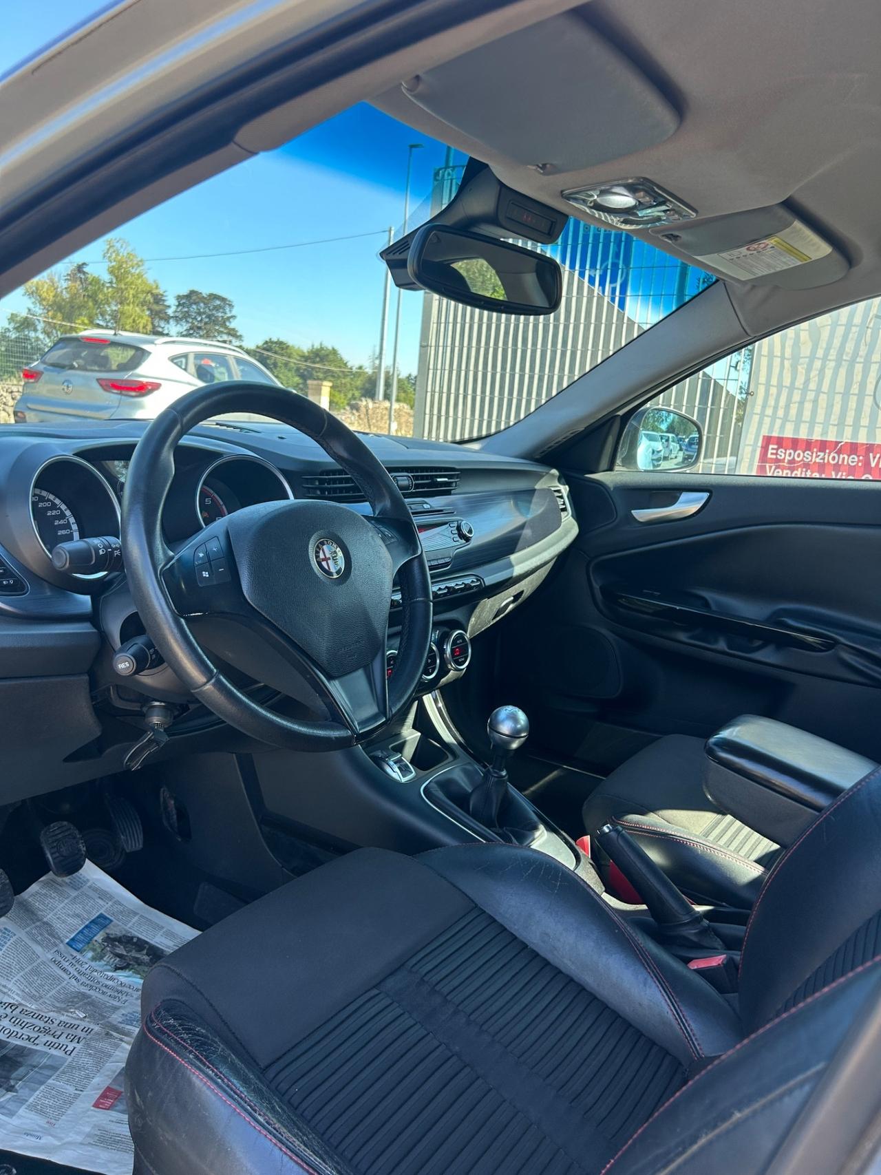Alfa Romeo Giulietta 2.0 JTDm-2 140 CV Distinctive-2011