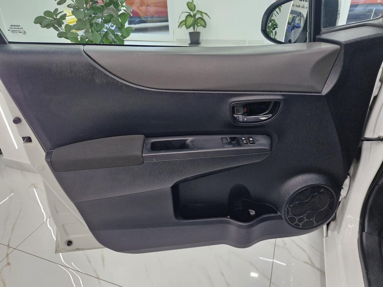 TOYOTA YARIS 1.0 BENZINA 69CV X NEOPATENTATI