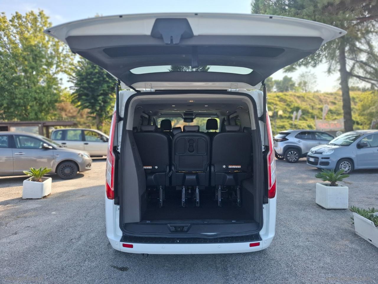 Tou.Cust.320 2.0EcoB.130aut. PC sol.Tit.