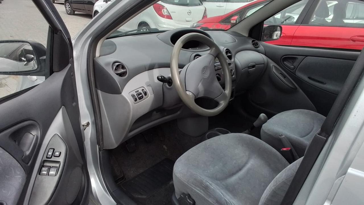 Toyota Yaris 1.0i 16V cat 5 porte
