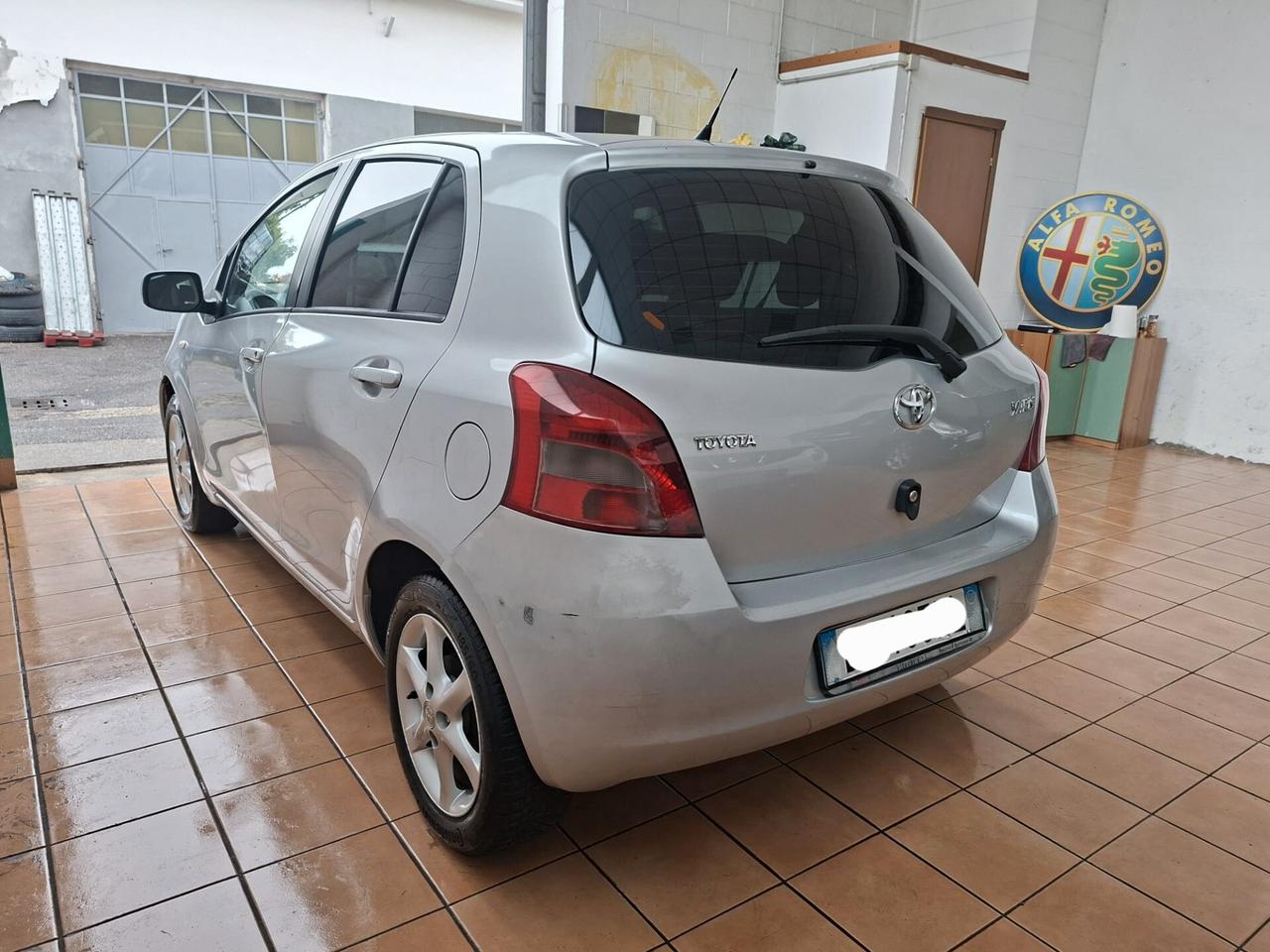 Toyota Yaris 5p 1.0 Sol, navi, telecamera, bluetooth.