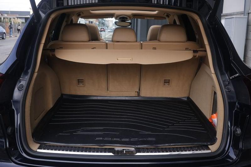 Porsche Cayenne Porsche Cayenne 3.0 tiptronic 184KW ANNO 2016
