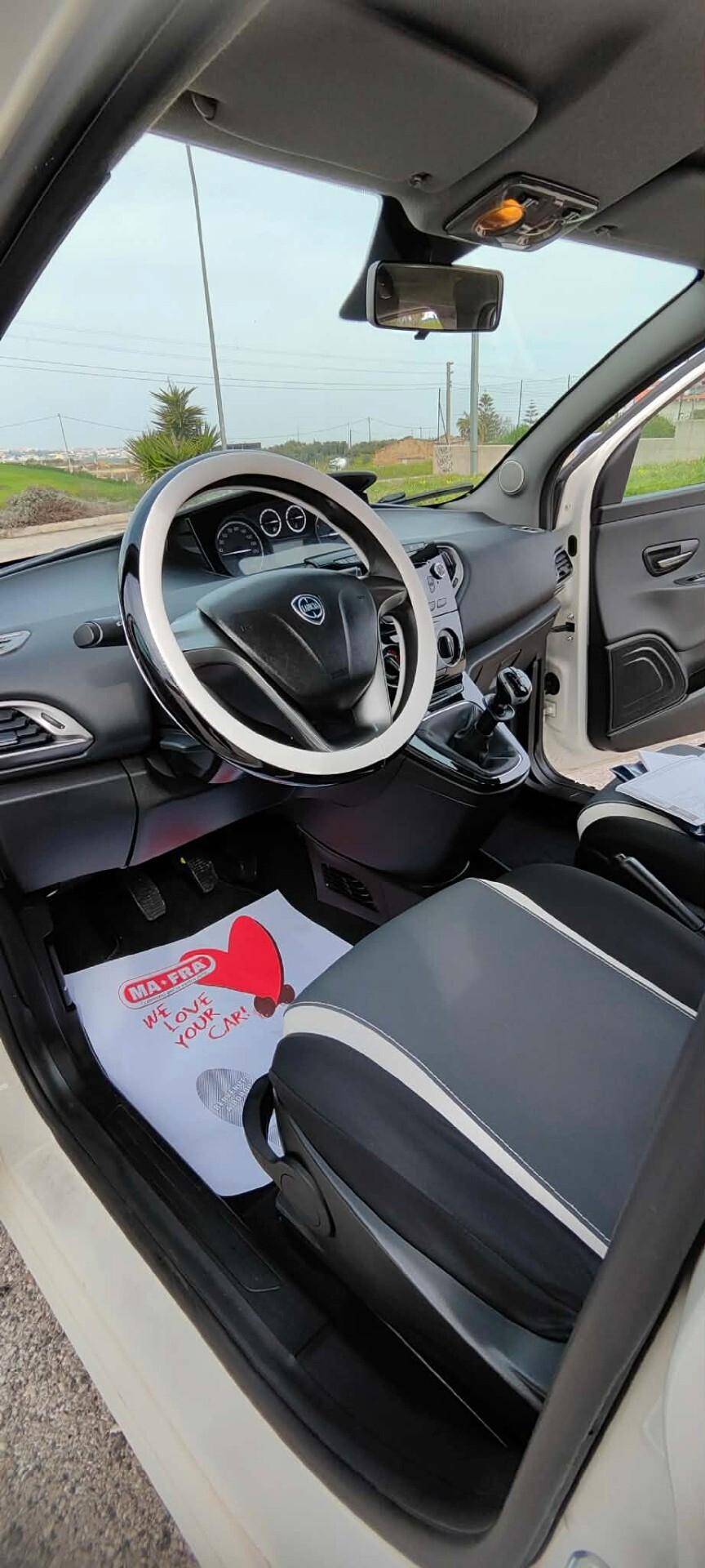 Lancia Ypsilon 0.9 TwinAir 85 CV 5 porte Metano Ecochic Elefantino