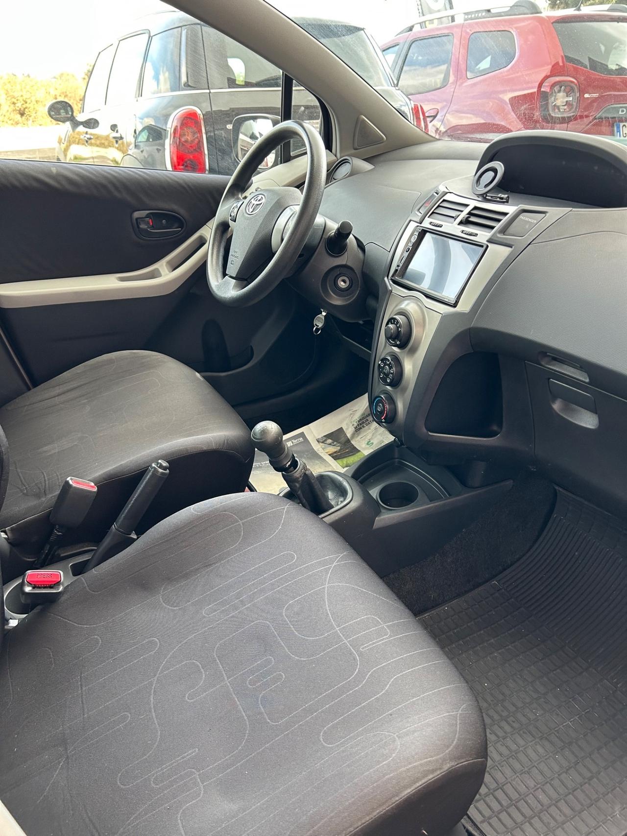 Toyota Yaris 1.0 5 porte