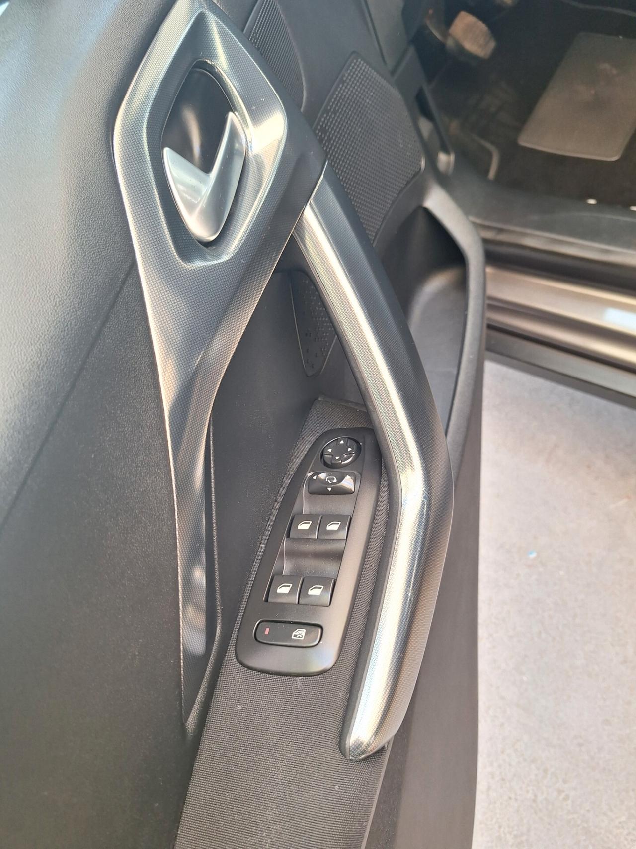 Peugeot 2008 BlueHDi 100 Allure