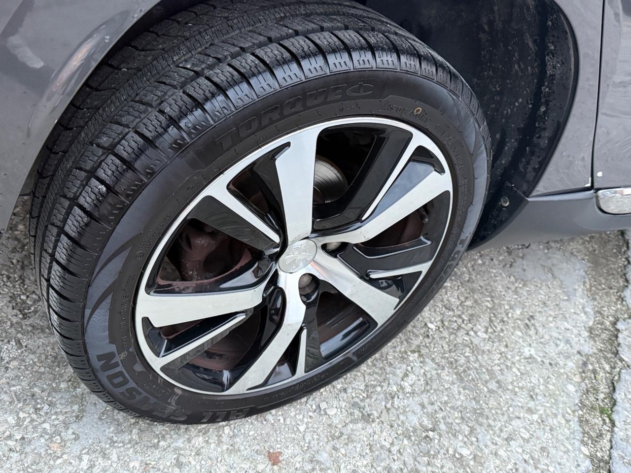 Peugeot 2008 1.6 e-HDi 115 CV Stop&Start Féline