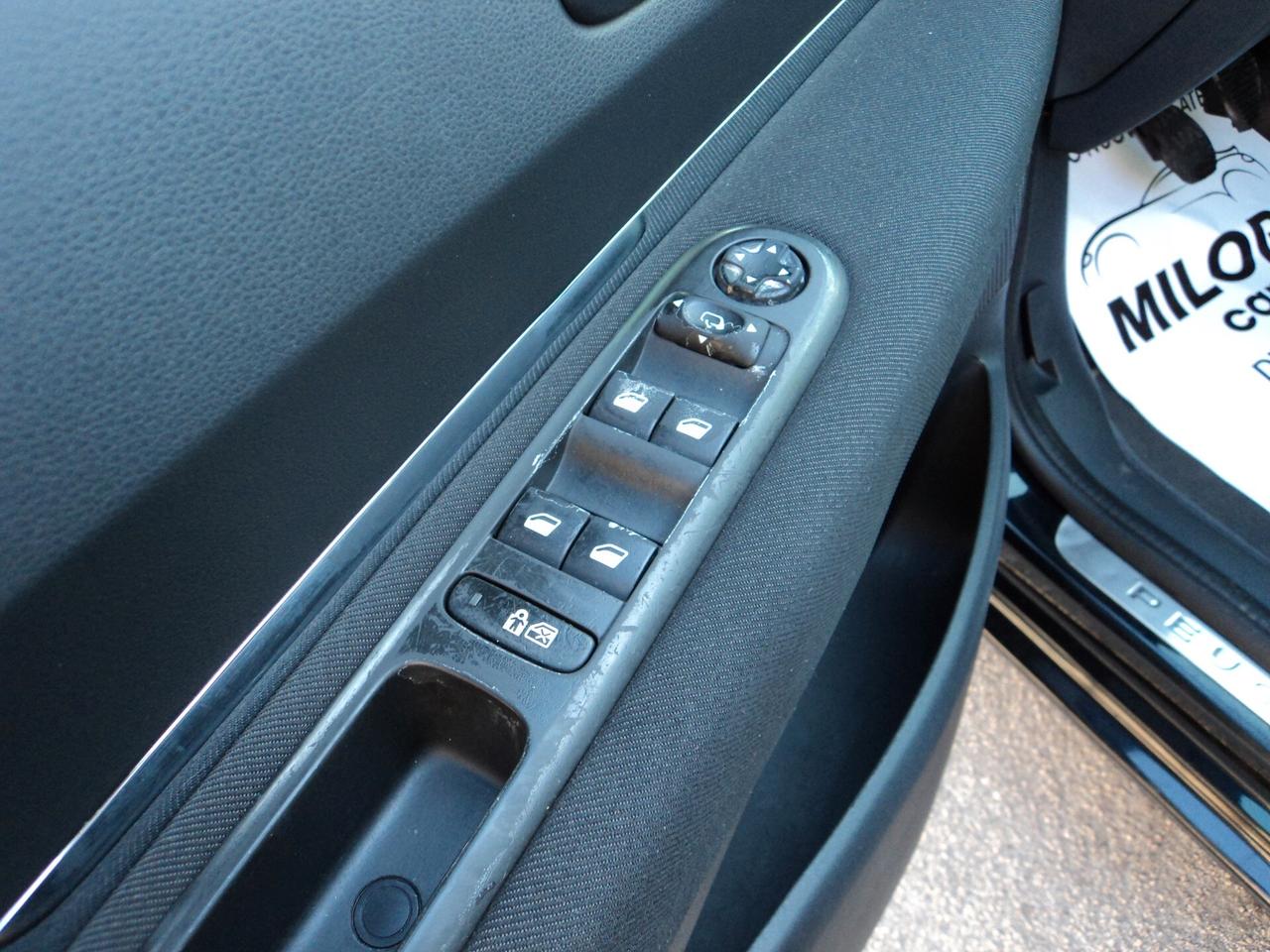 Peugeot 5008 1.6 HDi 112CV Féline