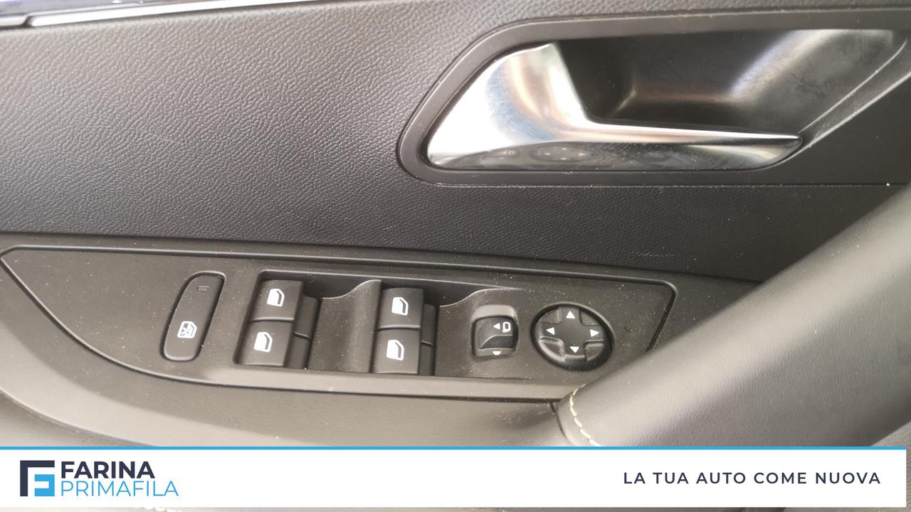 PEUGEOT 2008 II 2023 - 2008 gt hybrid 136