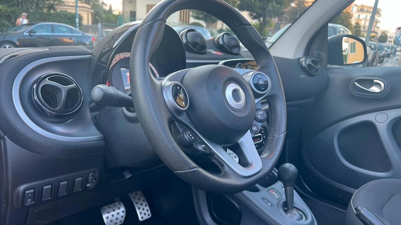 Smart ForTwo 70 1.0 twinamic cabrio Passion Adatta a Neopatentati