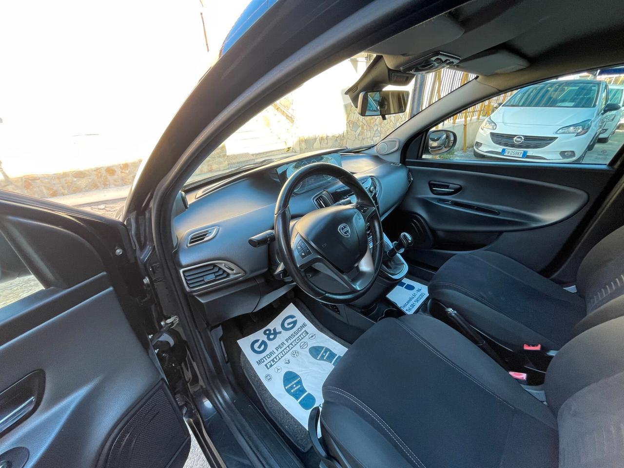 Lancia Ypsilon 1.2 69 CV Platinum EURO 5