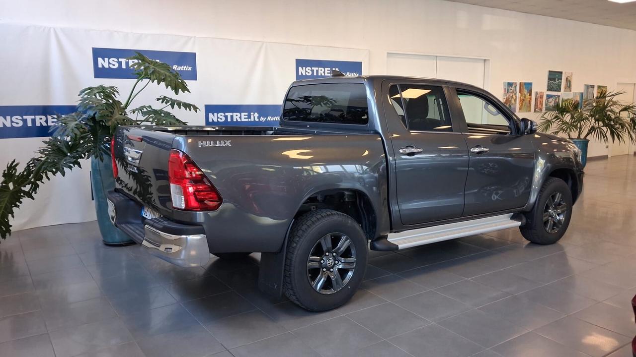 Toyota Hilux 2.4 D-4D A/T 4WD 4 porte Double Cab Lounge Iva esclusa