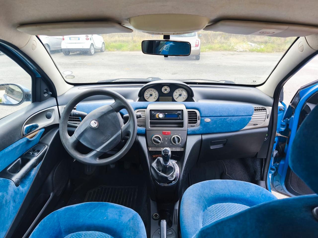 Lancia Ypsilon 1.4 16V Oro