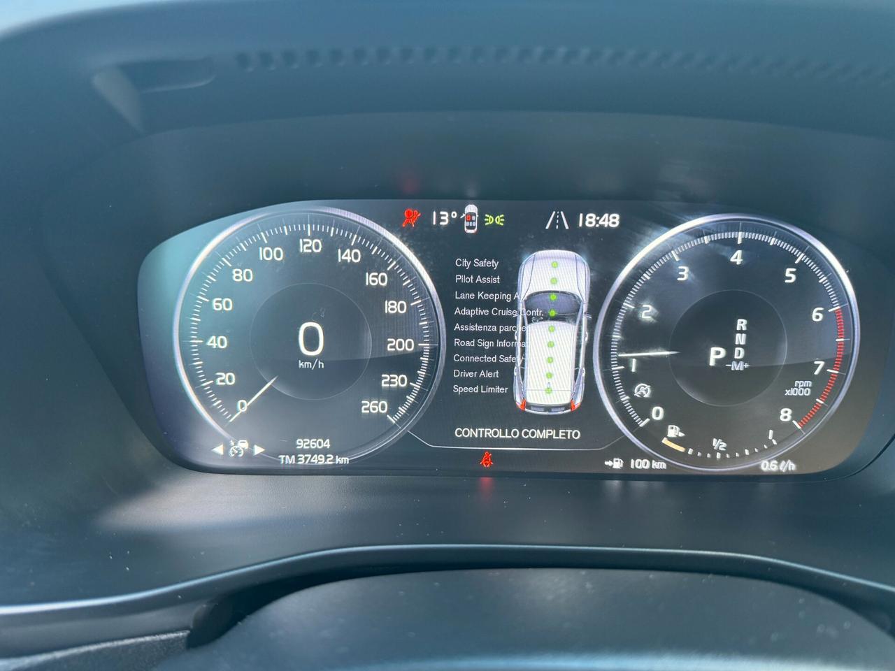 Volvo XC40 T2 automatico MOMENTUM PRO