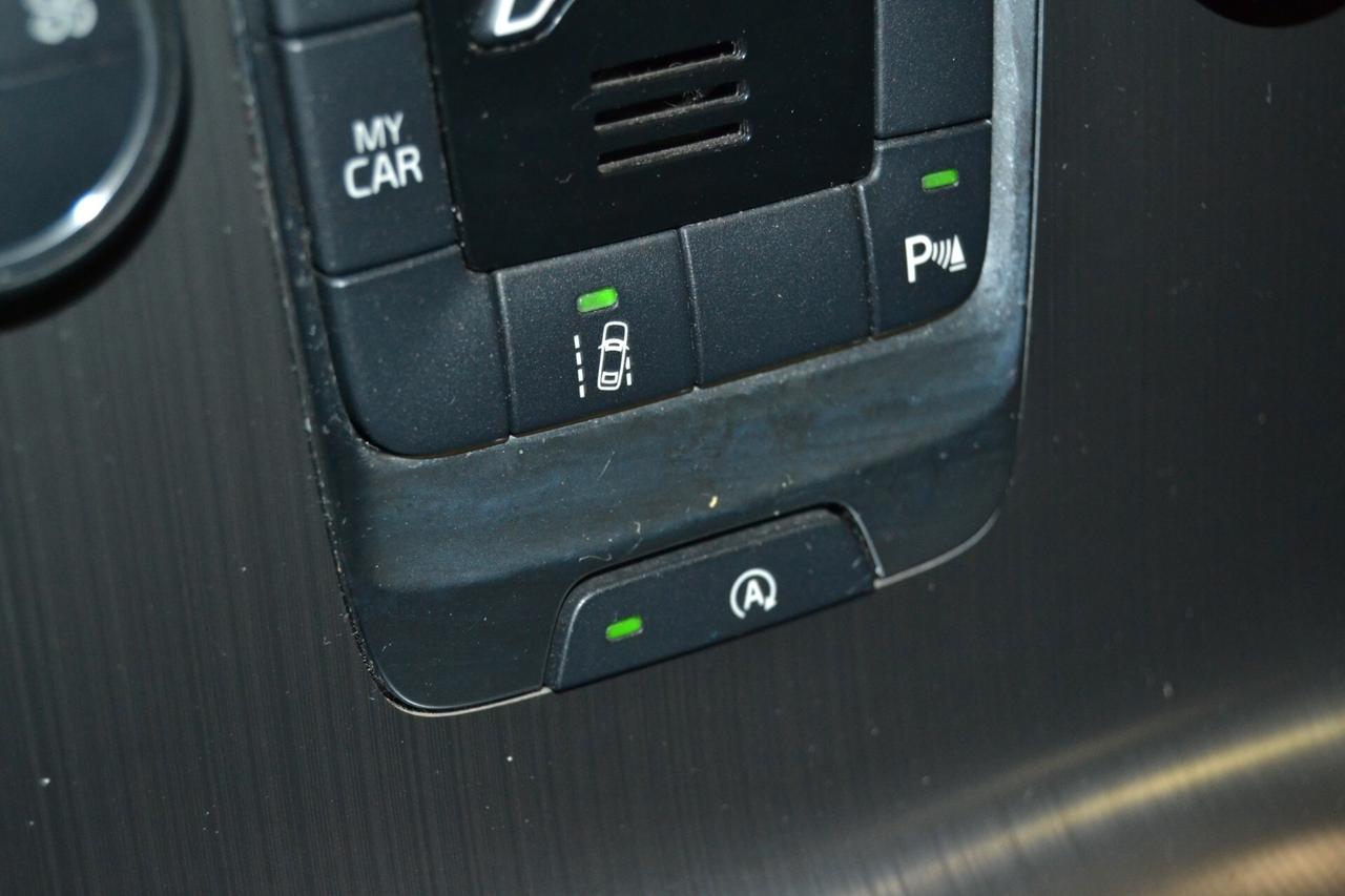 Volvo V40 Cross Country D2 1.6 Powershift Momentum