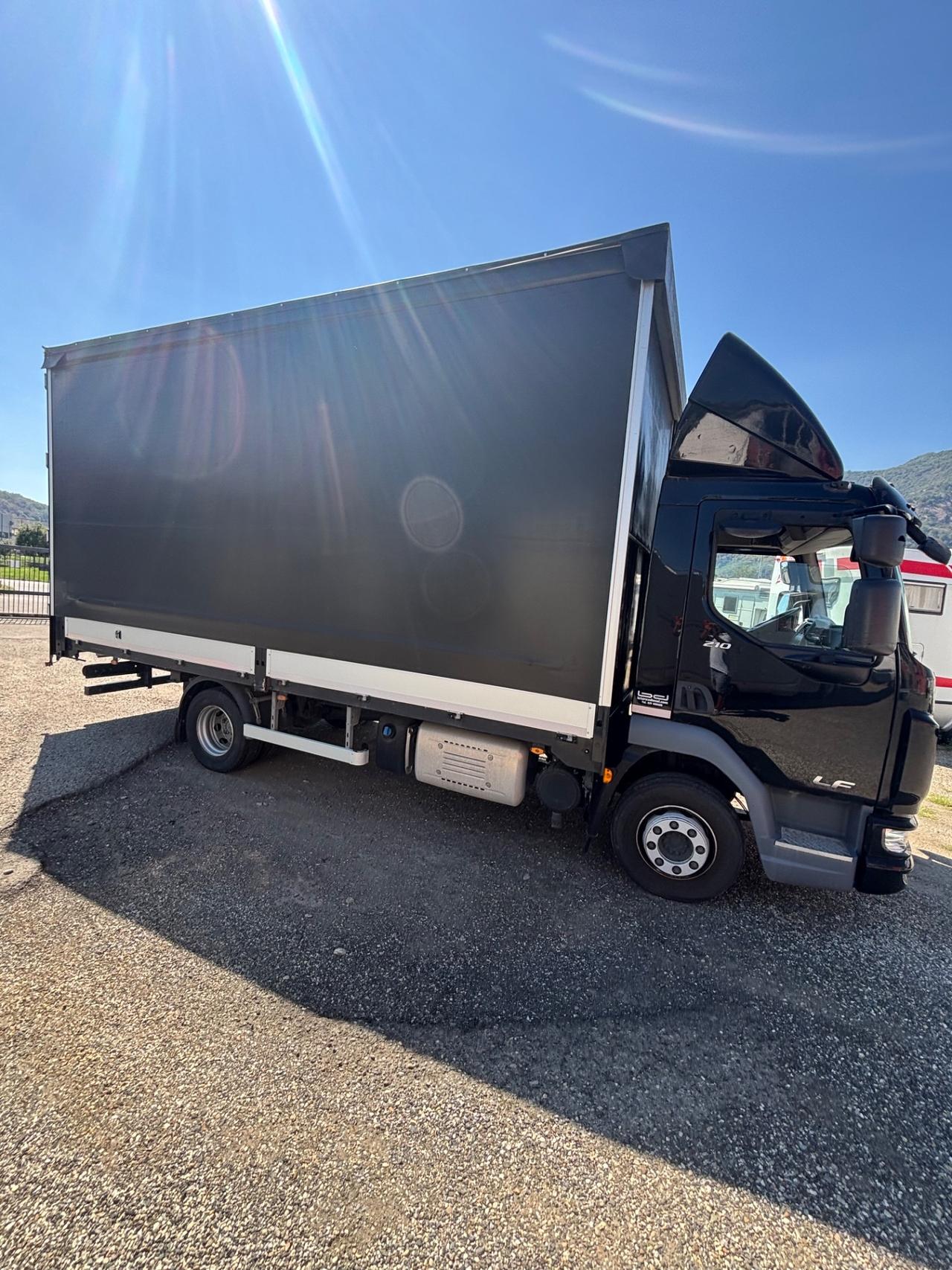 266 DAF autocarro del 2021 in saldo