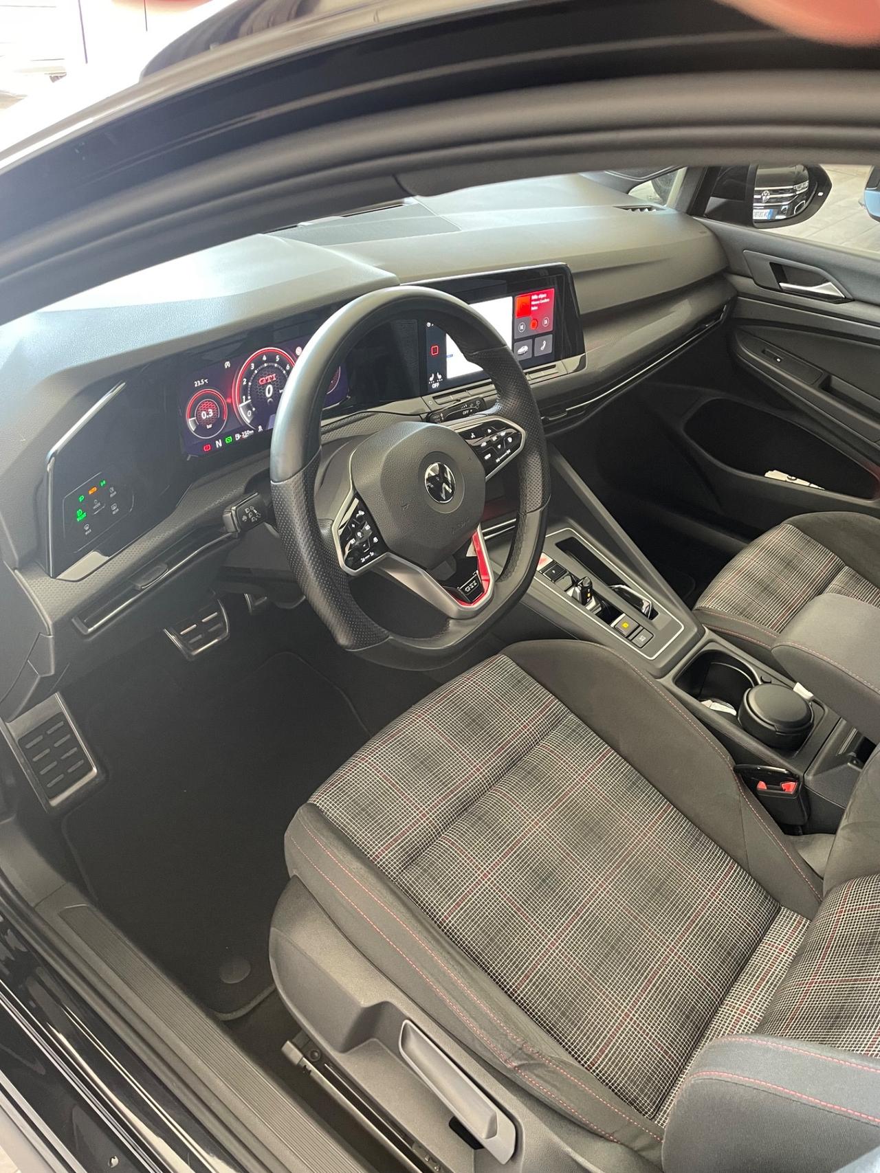 Volkswagen Golf 2.0 TSI GTI