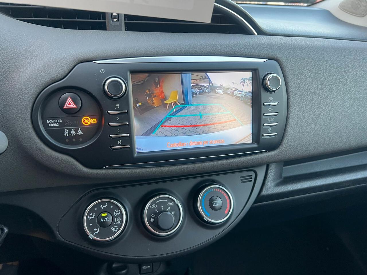 Toyota Yaris 1.0 72 CV 5 porte Lounge
