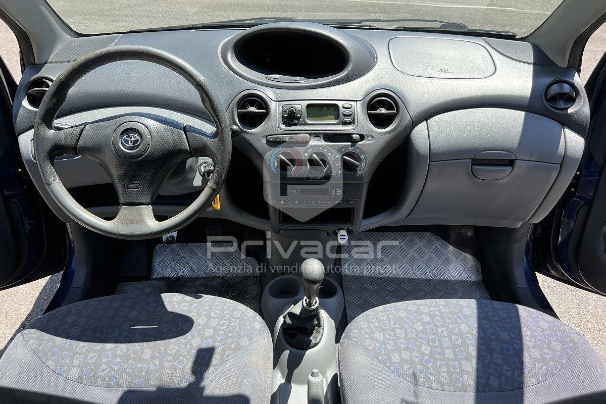 TOYOTA Yaris 1.3i 16V cat 5 porte Luna