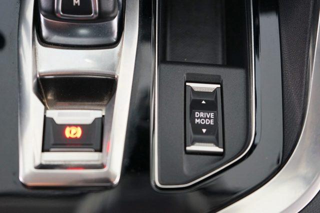 PEUGEOT 3008 BlueHDi 130 S&S EAT8 Active Business