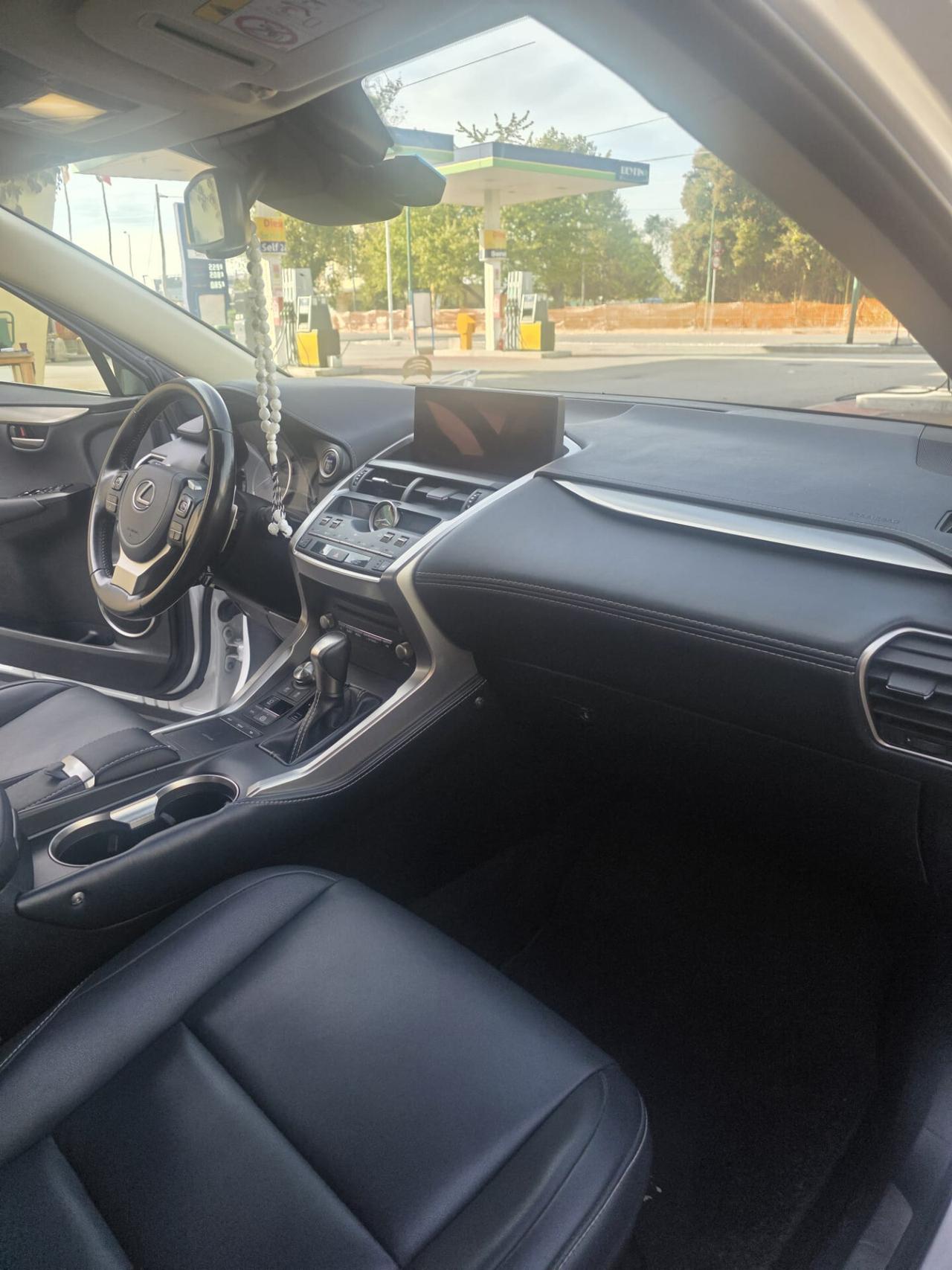 Lexus NX 300h Hybrid 4WD Premium