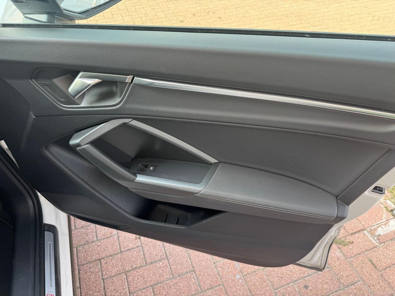 Audi Q3 S Line Identity Black 2.0 45 TFSI G #50560