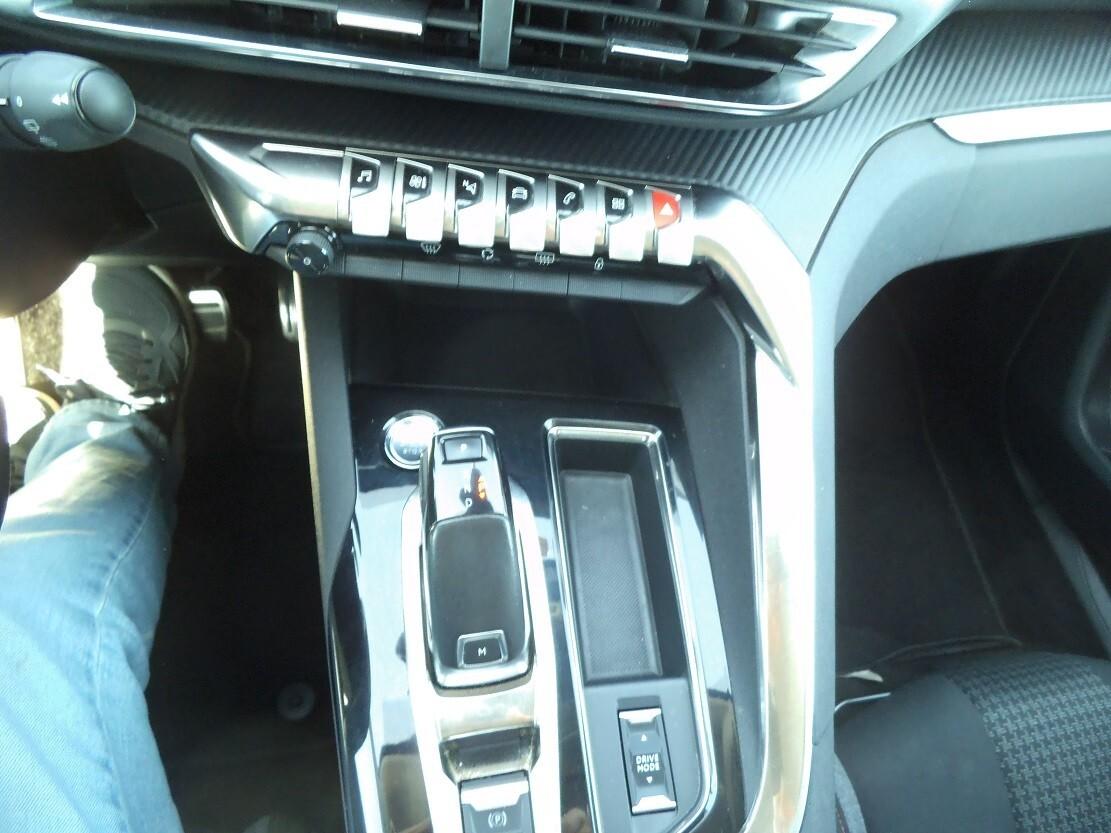 PEUGEOT 3008 CAMBIO AUTOMATICO DISEL