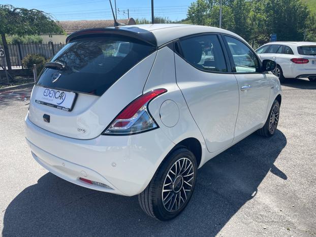 Lancia Ypsilon 1.0 firefly hybrid Platino 70cv KM0