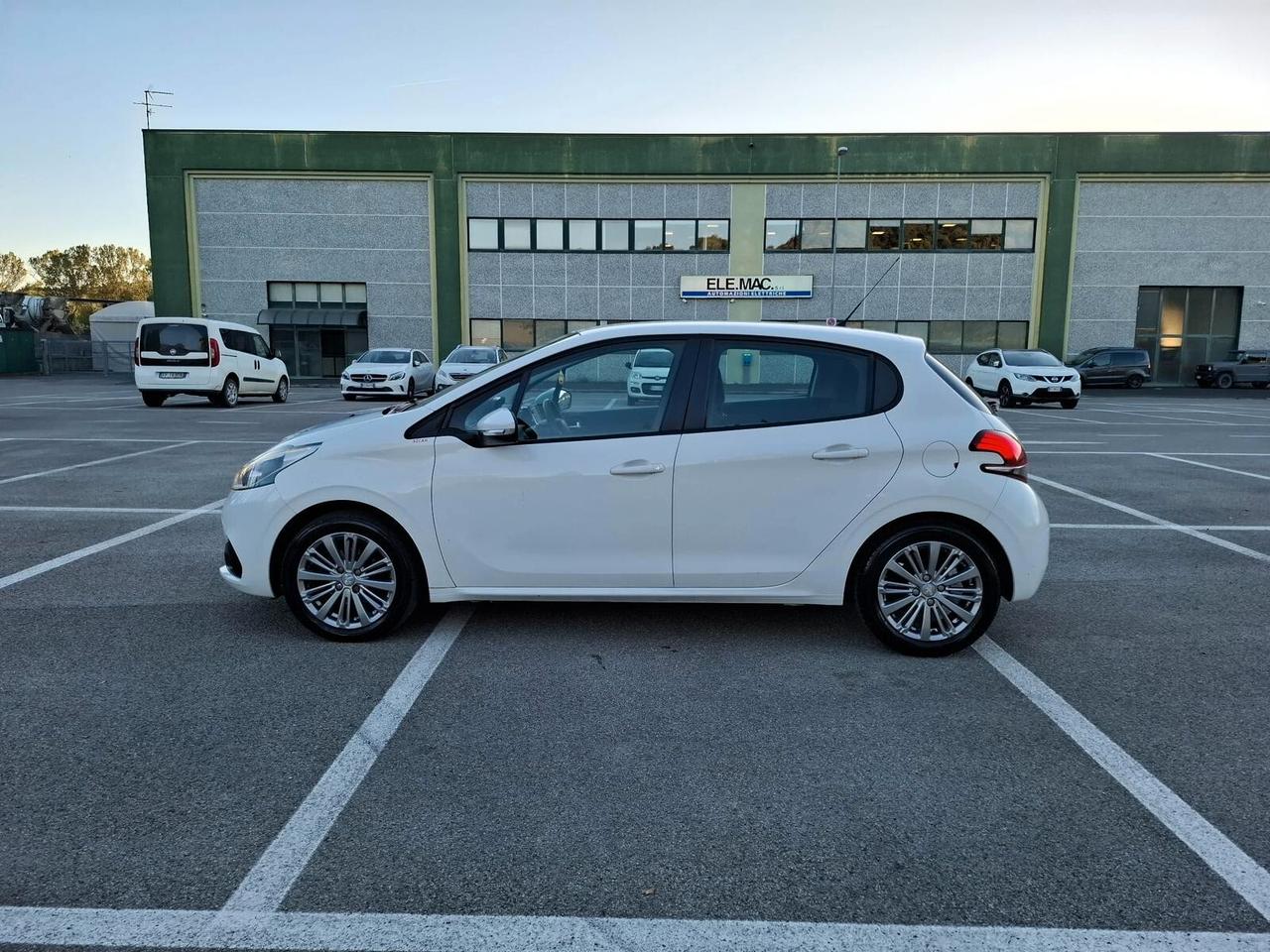Peugeot 208 PureTech 82 5 porte Allure