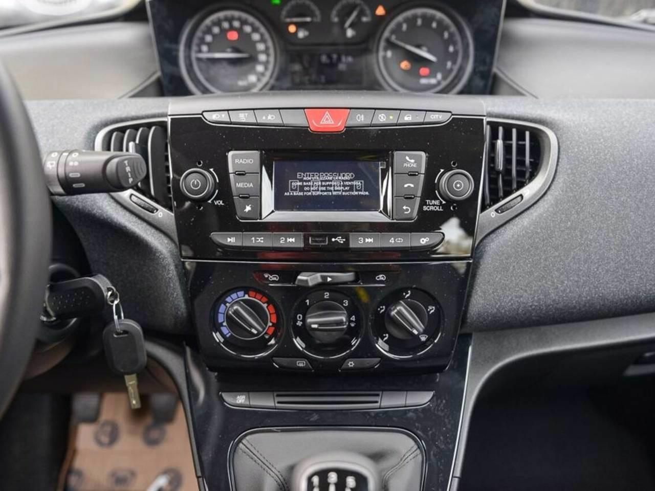 LANCIA Ypsilon III 2021 - Ypsilon 1.0 firefly hybrid Silver s&s 70cv