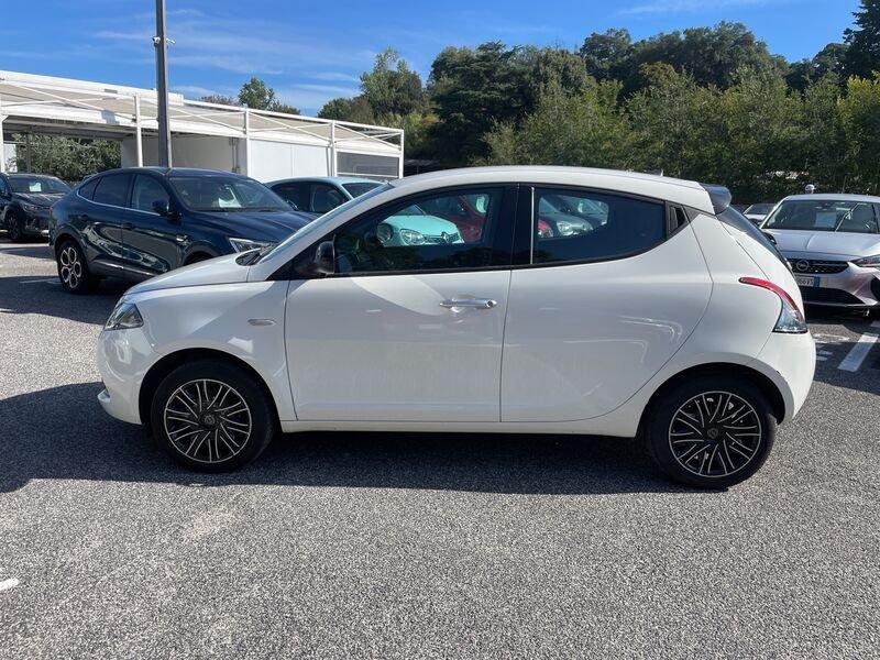 Lancia Ypsilon NUOVA My23 1.0 Firefly 70 CvStart&Stop Hybrid Gold