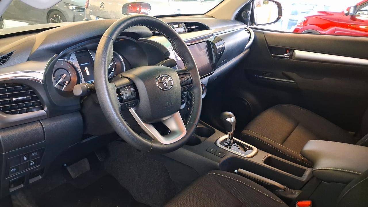 Toyota Hilux 2.4 D-4D A/T 4WD 4 porte Double Cab Lounge Iva esclusa