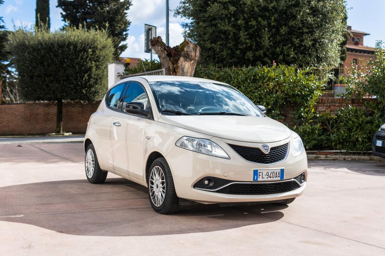 Lancia Ypsilon 1.2 69 CV 5 porte Silver
