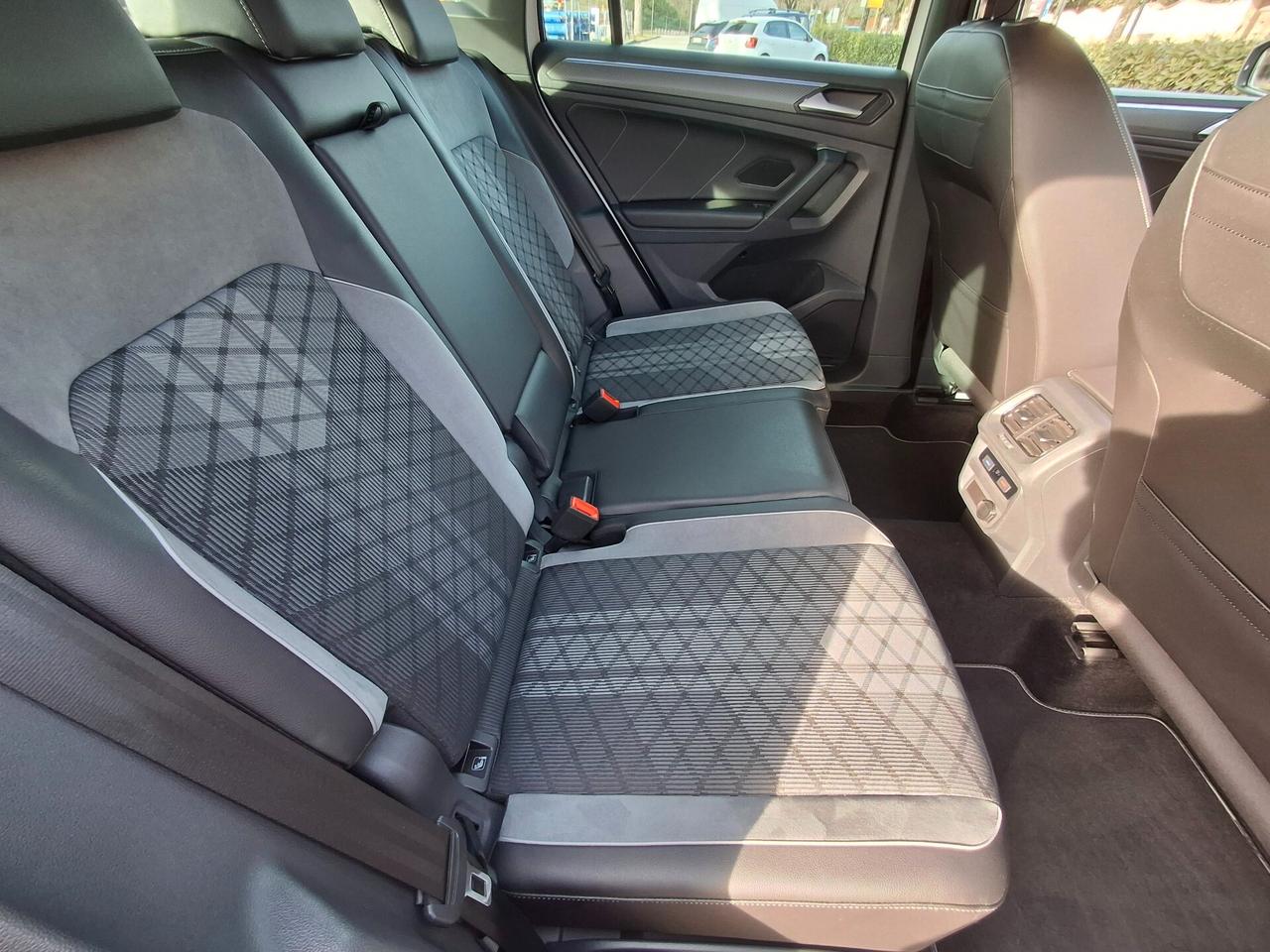 Volkswagen Tiguan 2.0 TDI 150 CV DSG R-Line -unico proprietario