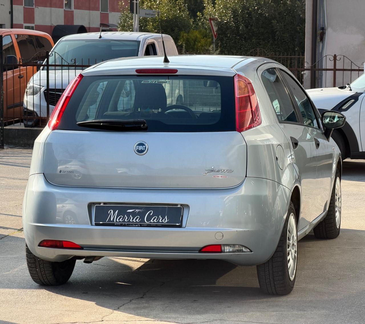 Fiat Grande Punto 1.4 5 p- neopatentati-tagliandata-garanzia 12mesi