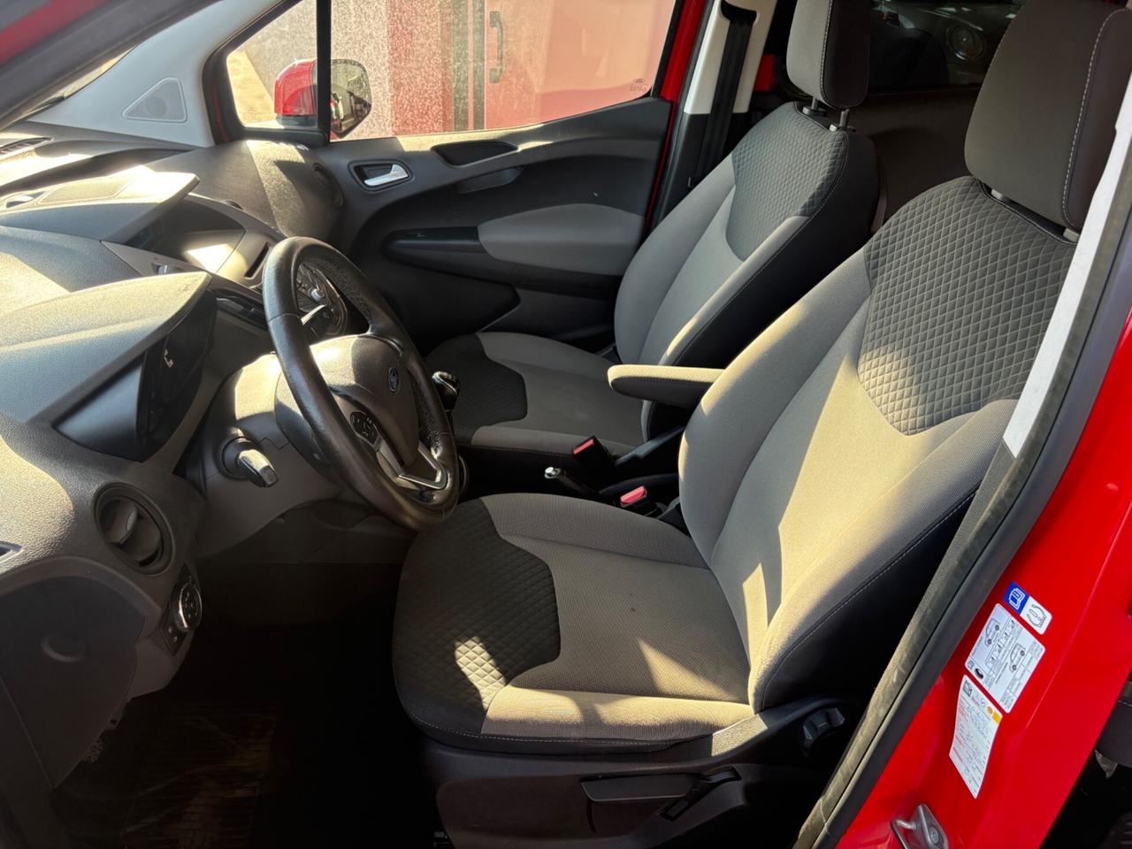 Ford Tourneo Courier 1.5 TDCI 75 CV Titanium