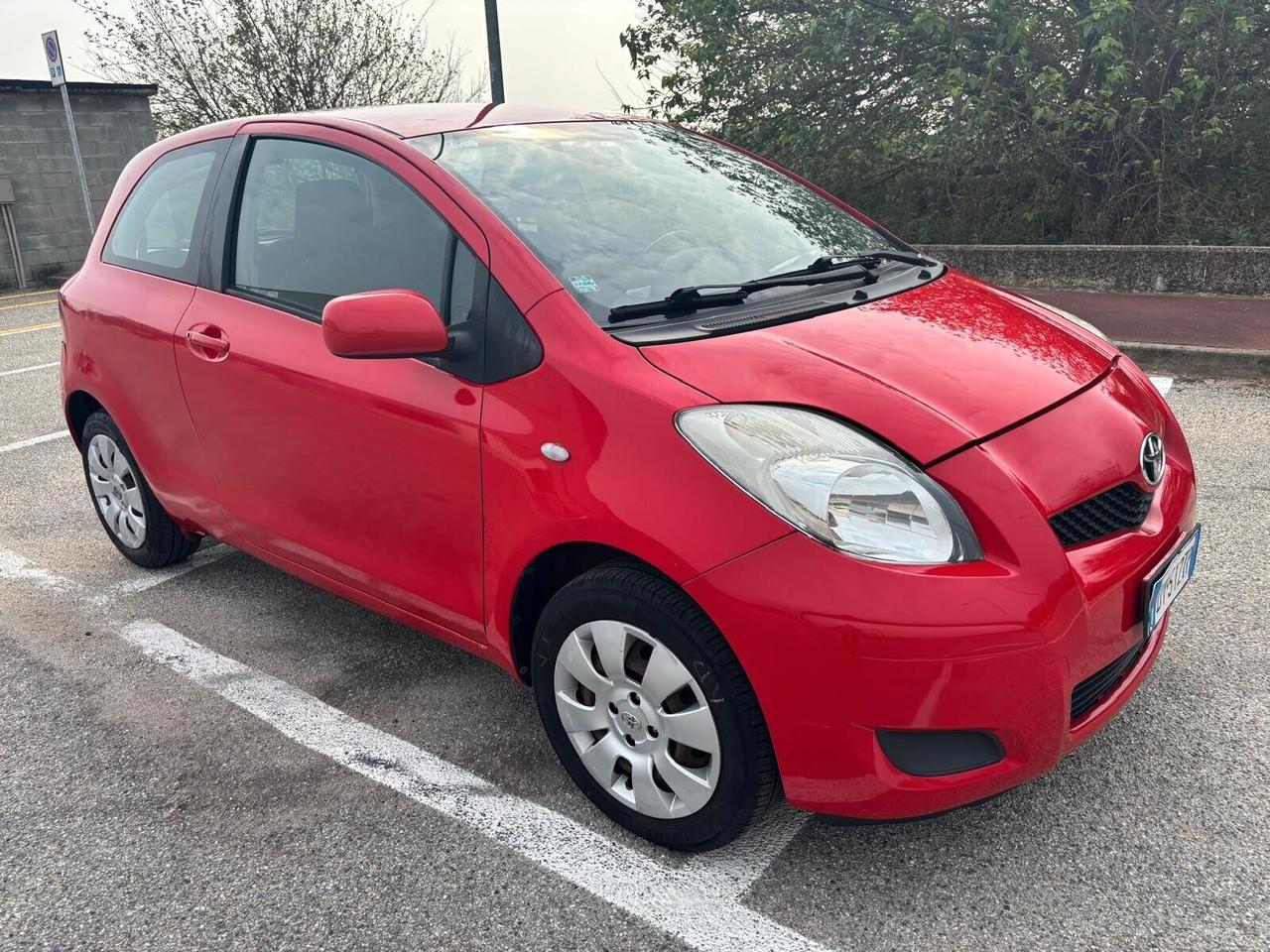 Toyota Yaris 1.0 3 porte Sol CON SOLI 108024 KM, ADATTA AI NEOPATENTATI