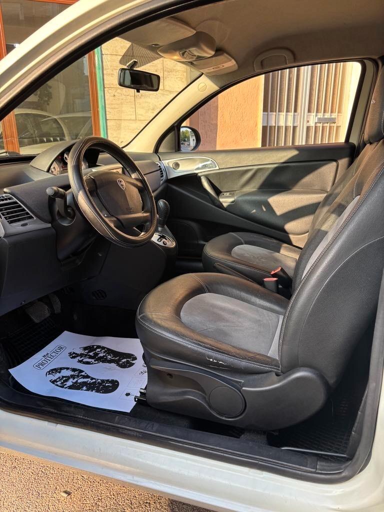 Lancia Ypsilon 1.3 MJT 75 CV MomoDesign