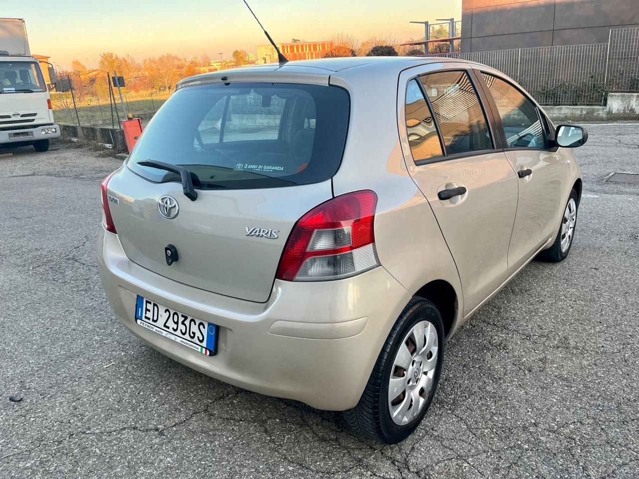 Toyota Yaris 1.0benz 2010 128.000km perfetta per neopatentati