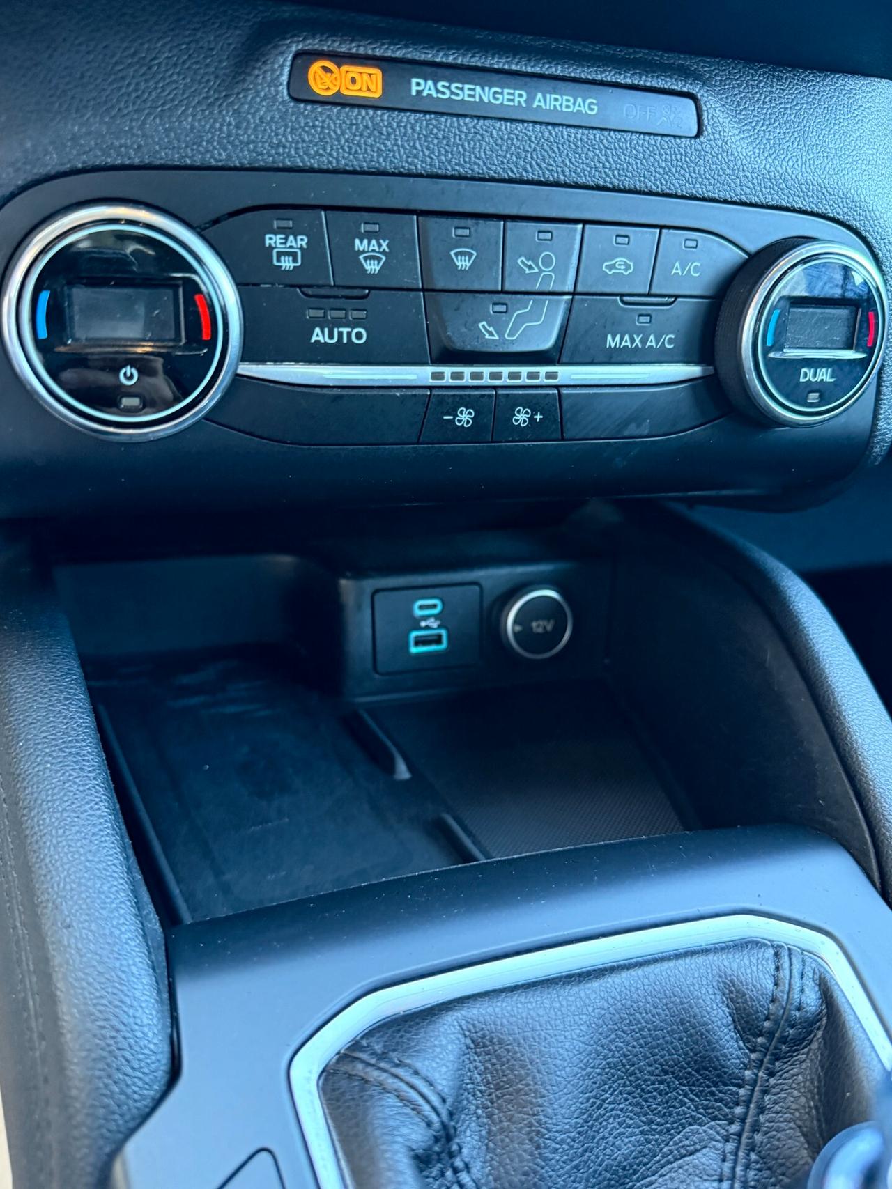 Ford Kuga 1.5 ecoblue Titanium 120cv NAVI,SENSORI DI PARCHEGGIO,BLUETOOTH,KM CERTIFICATI!