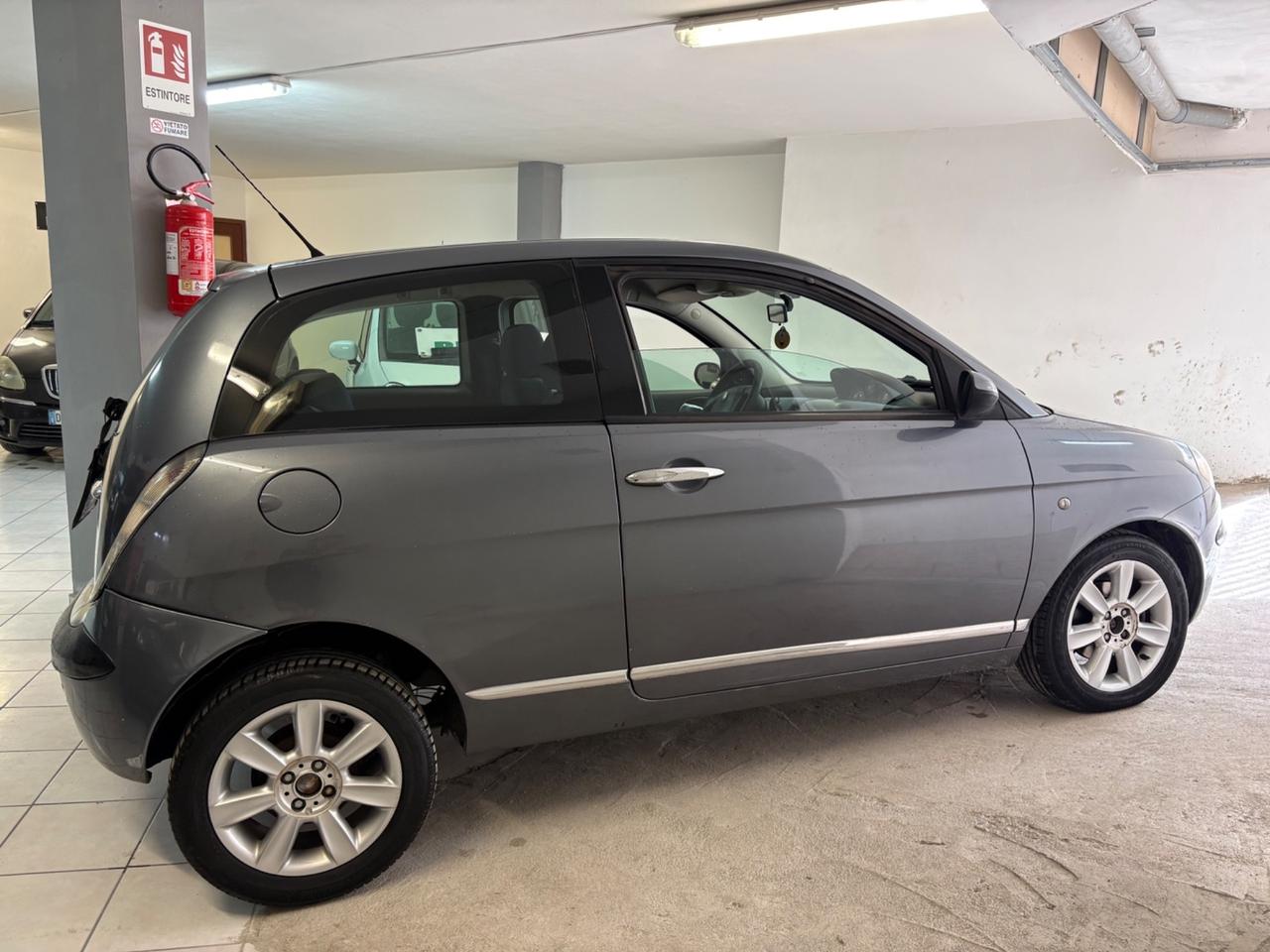 Lancia Ypsilon 1.3 MJT 75 CV Platino