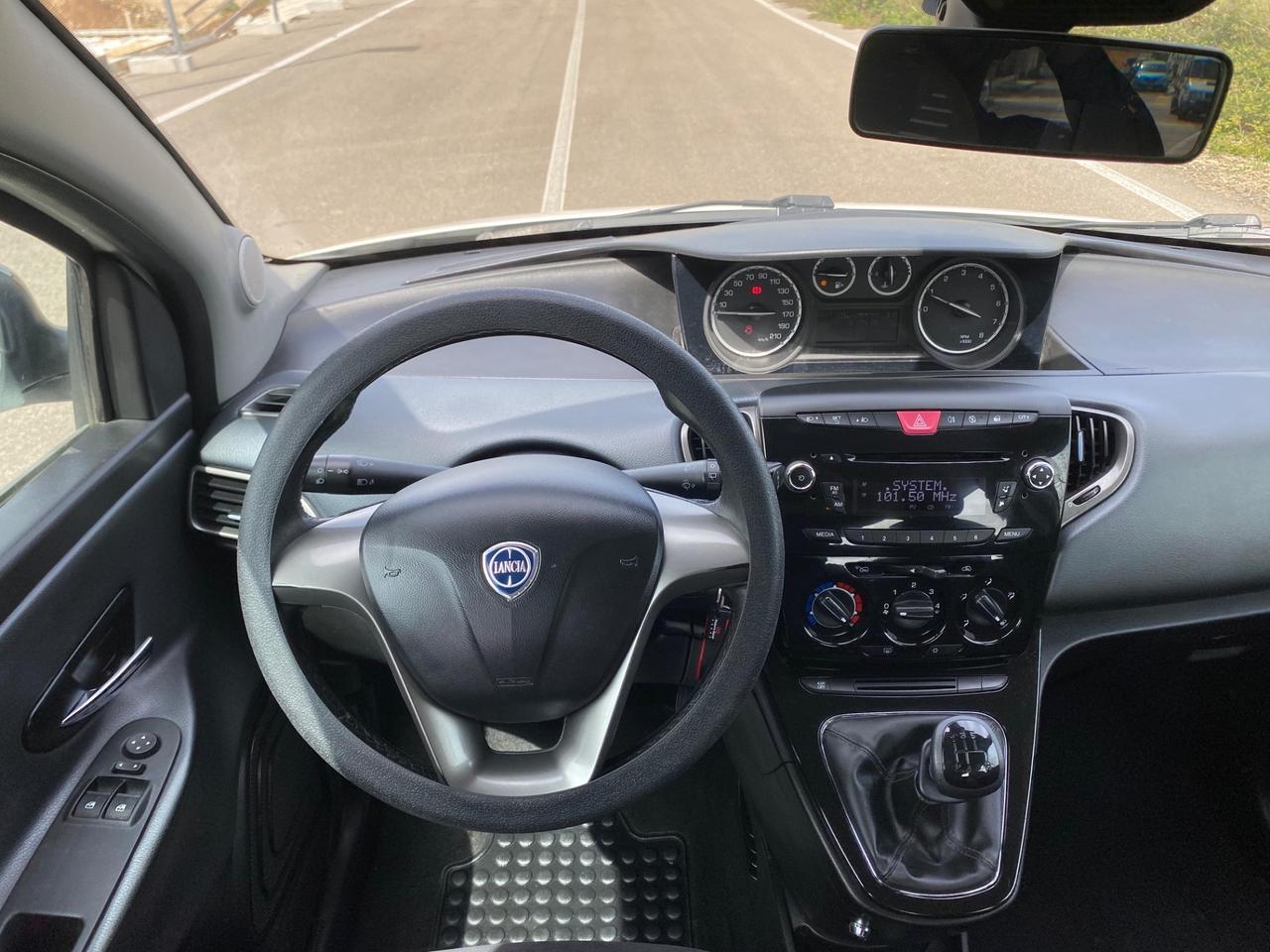 Lancia Ypsilon 1.2 69 CV Unyca